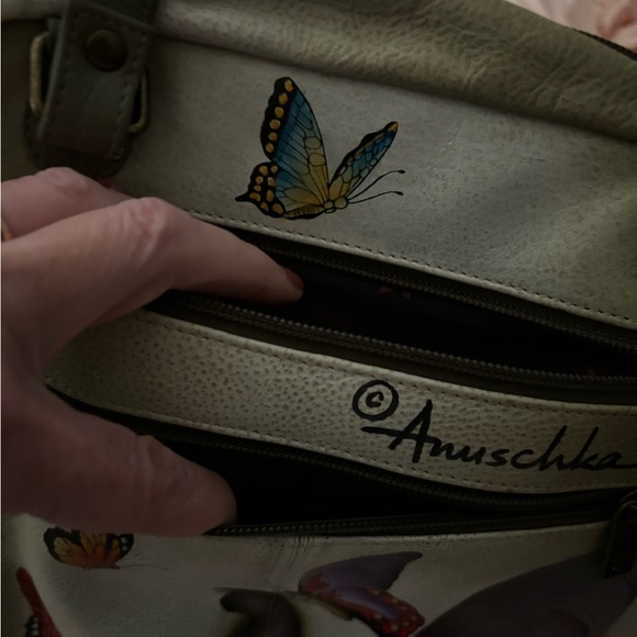 NWT Anuschka hand painted artwork on this beautiful leather bag. *dust bag incl* - Picture 8 of 16